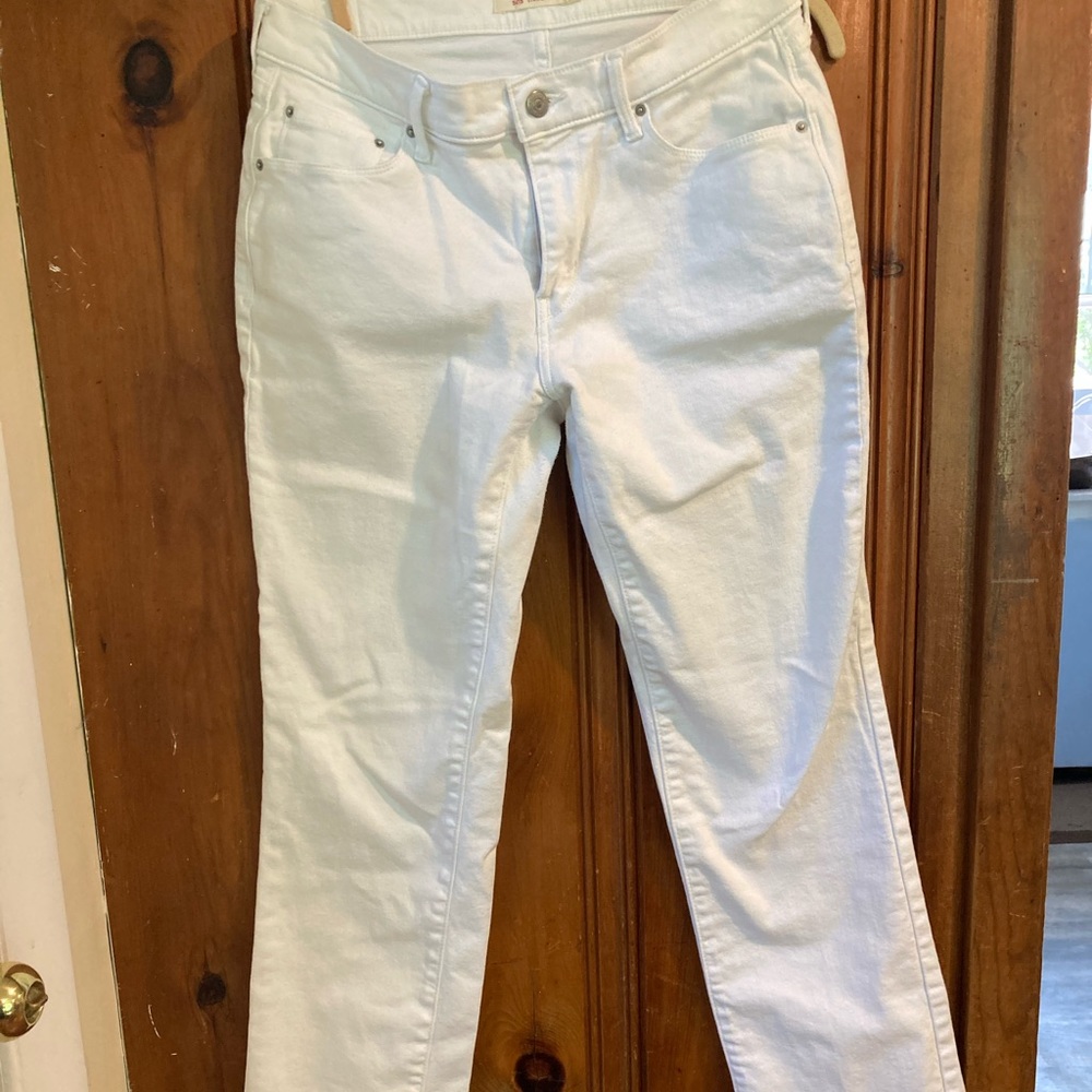 Woman’s White Levi’s 505 Straight Jeans